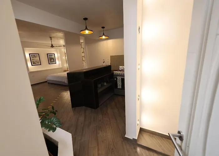 Apartment In Downtown *